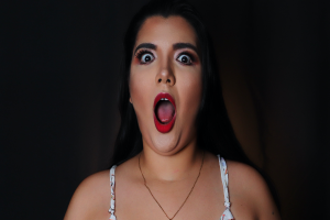 Ohromená žena obrazek1